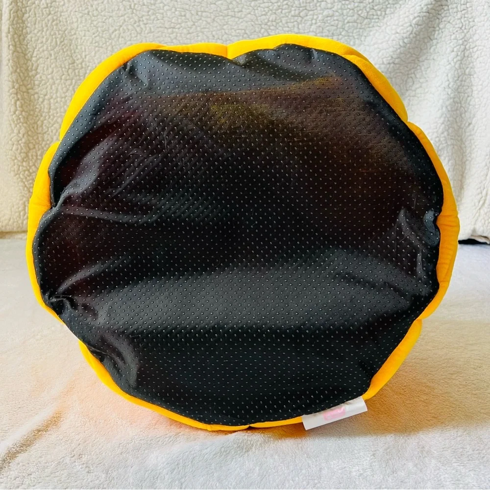 Pineapple Small Pet Bed (NWOT)